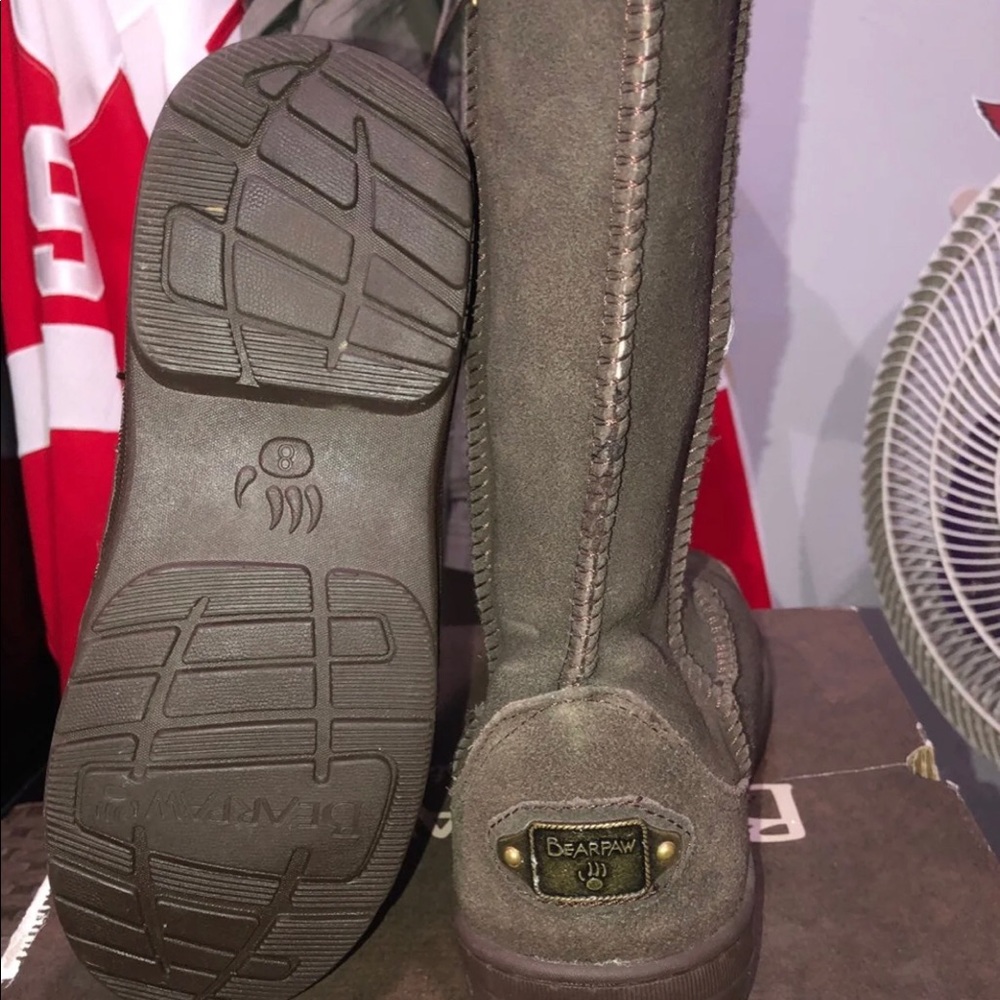 BearPaw boots size 8 Box included